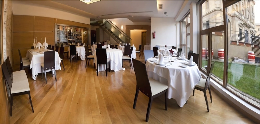 Imagen del bar/restaurante del Hotel Arrope. Foto 2