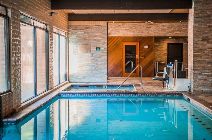 Imagen de la piscina del Hotel Arroyo Roble Resort. Foto 17