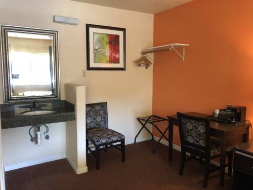Imagen de la habitación del Hotel Arroyo Village Inn. Foto 2