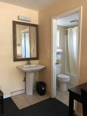 Imagen de la habitación del Hotel Arroyo Village Inn. Foto 4