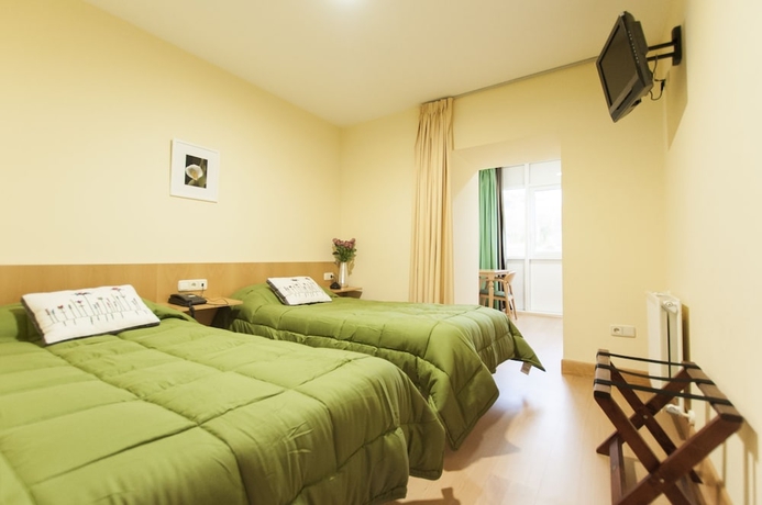 Imagen de la habitación del Hotel Arrupe. Foto 9