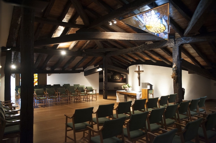 Imagen de los interiores del Hotel Arrupe. Foto 18