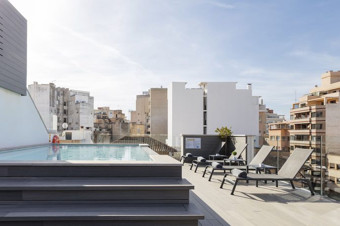 Imagen de la piscina del Hotel Ars Magna Bleisure. Foto 19