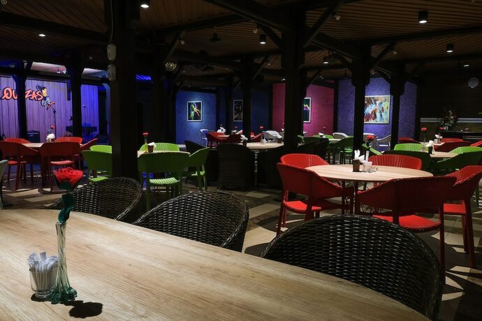 Imagen del bar/restaurante del Hotel Arsela Pangkalan Bun. Foto 13