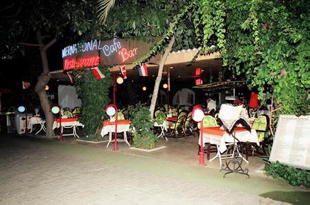 Imagen del bar/restaurante del Hotel Arsi Enfi City Beach. Foto 3