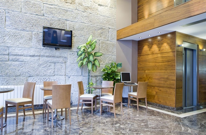 Imagen de los interiores del Hotel Arsus. Foto 16