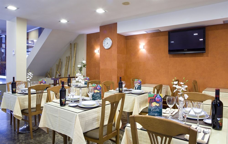 Imagen del bar/restaurante del Hotel Arsus. Foto 5