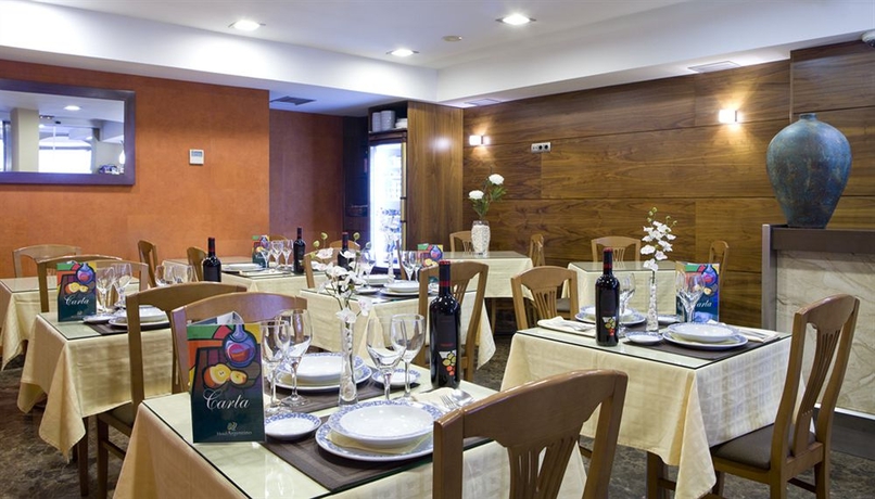 Imagen del bar/restaurante del Hotel Arsus. Foto 6