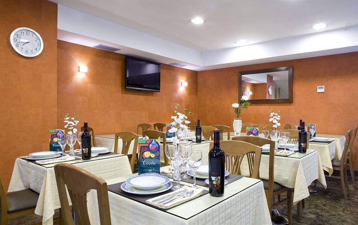 Imagen del bar/restaurante del Hotel Arsus. Foto 7