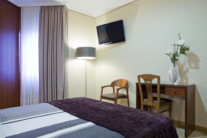 Imagen de la habitación del Hotel Arsus. Foto 13