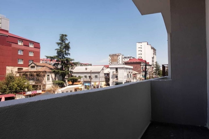 Imagen de los exteriores del Hotel Art Batumi. Foto 13