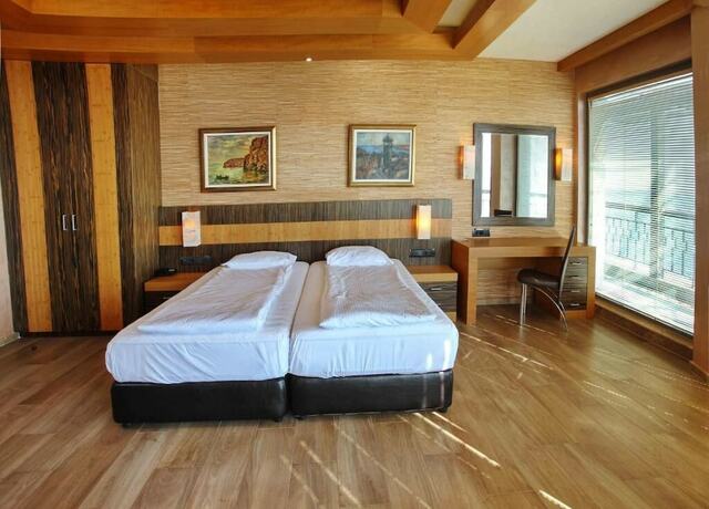Imagen de la habitación del Hotel Art Complex Anel. Foto 18