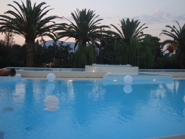 Imagen de la piscina del Hotel Art Debono. Foto 12