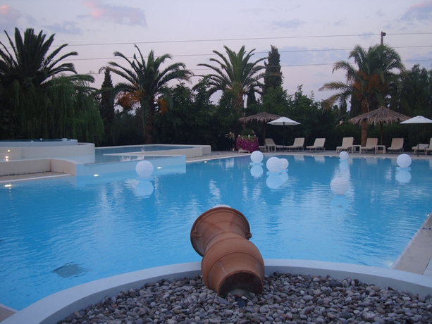 Imagen de la piscina del Hotel Art Debono. Foto 15