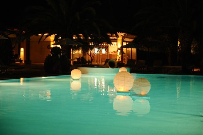 Imagen de la piscina del Hotel Art Debono. Foto 16