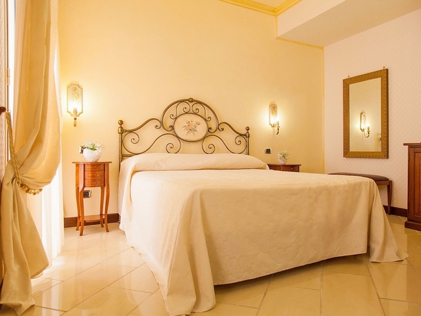 Imagen de la habitación del Hotel Art Hotel Diamond Naxos Taormina. Foto 14