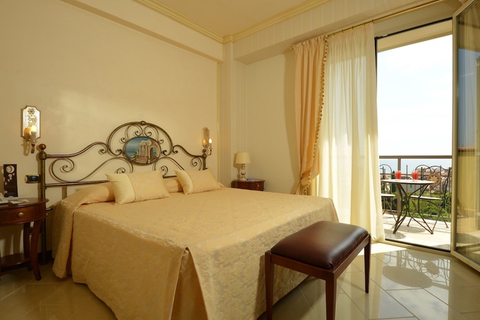 Imagen de la habitación del Hotel Art Hotel Diamond Naxos Taormina. Foto 18