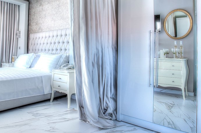 Imagen de la habitación del Hotel Art Luxury Suites. Foto 12