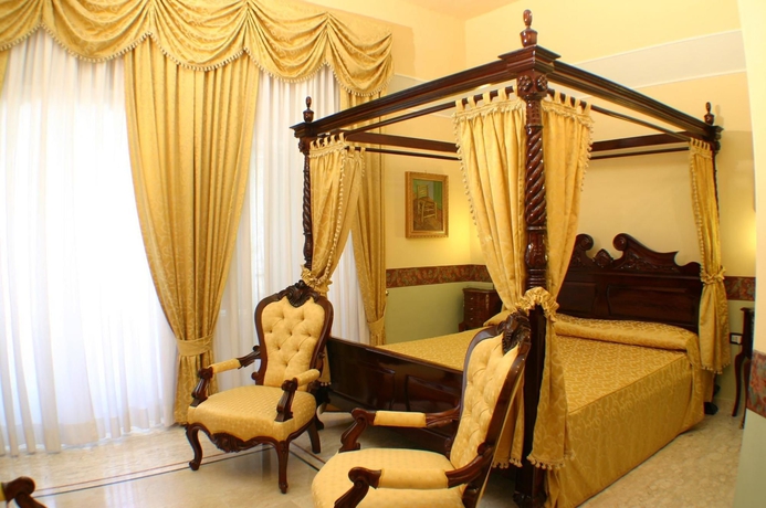 Imagen de la habitación del Hotel Art Resort Galleria Umberto. Foto 7