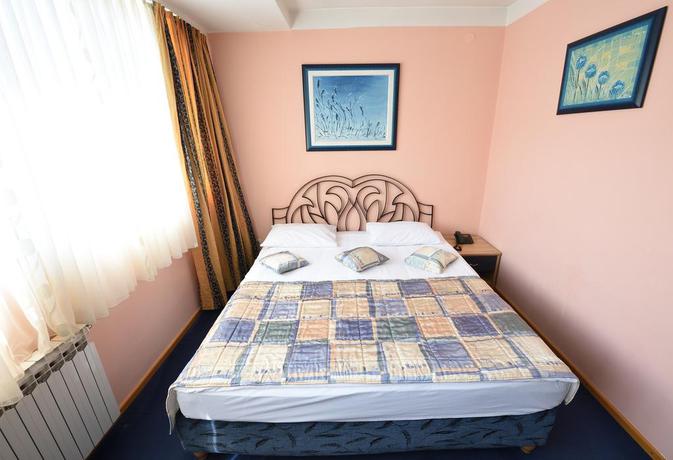 Imagen de la habitación del Hotel Art, Sarajevo. Foto 8