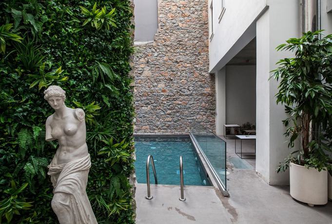 Imagen de la piscina del Hotel Art Suites Korai. Foto 9