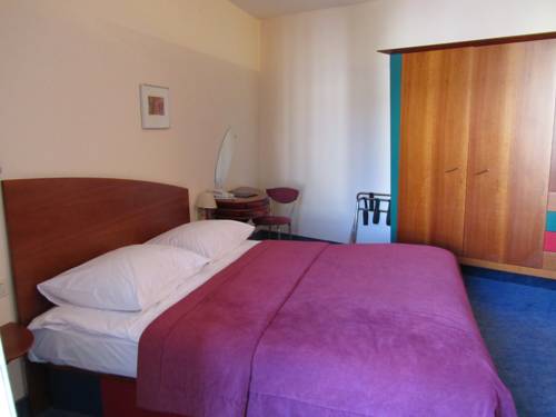 Imagen de la habitación del Hotel Art Tartini. Foto 14