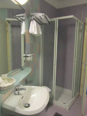 Imagen de la habitación del Hotel Art Tartini. Foto 15