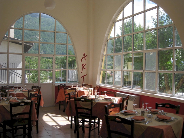 Imagen del bar/restaurante del Hotel Art, Villetta Barrea. Foto 2