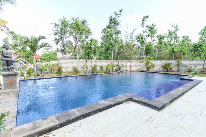 Imagen de la piscina del Hotel Arta Loka In Villa. Foto 18