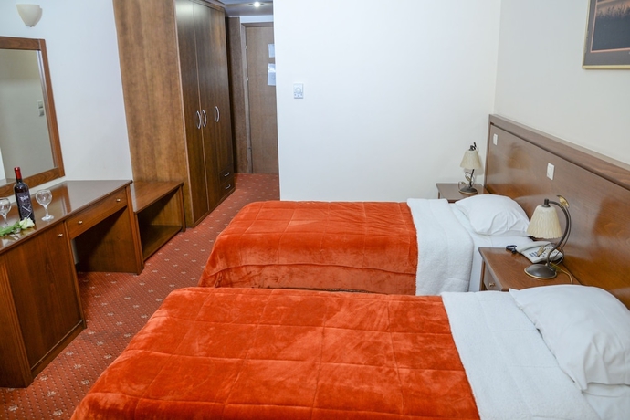 Imagen de la habitación del Hotel Arta Palace. Foto 2