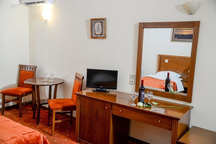 Imagen de la habitación del Hotel Arta Palace. Foto 4