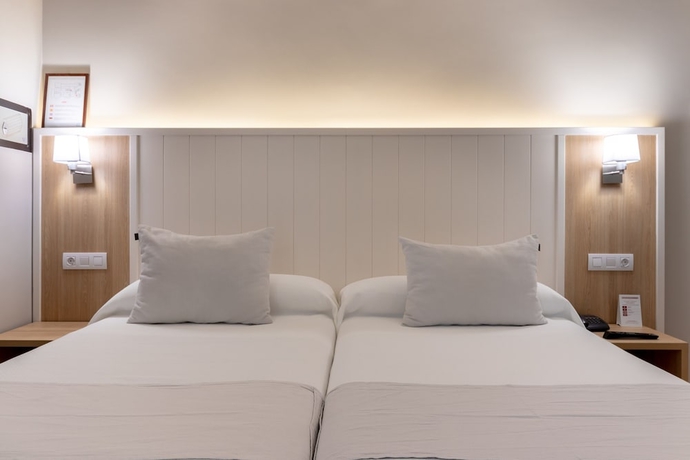 Imagen de la habitación del Hotel Artaza. Foto 6