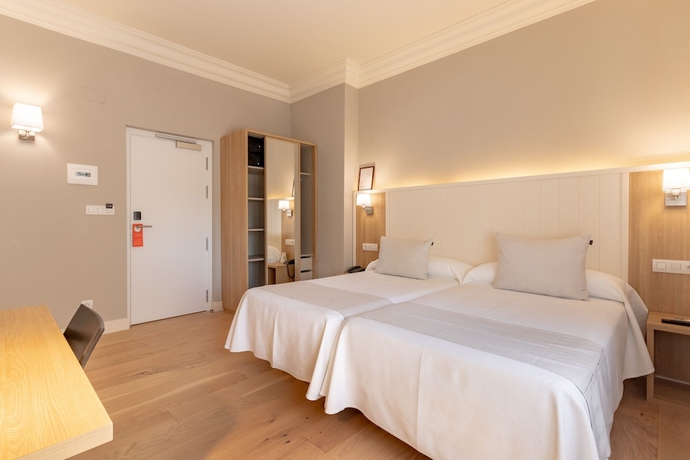 Imagen de la habitación del Hotel Artaza. Foto 10