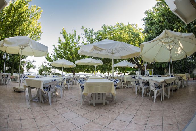 Imagen del bar/restaurante del Hotel Arteka. Foto 2