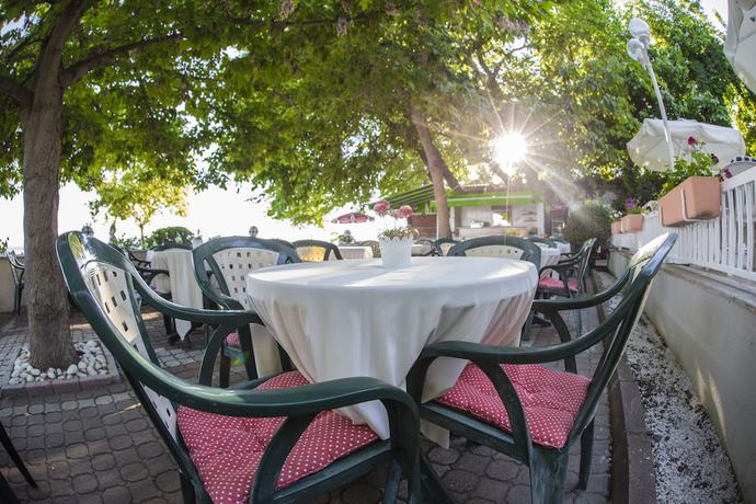 Imagen del bar/restaurante del Hotel Arteka. Foto 4