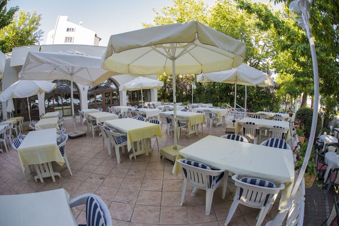 Imagen del bar/restaurante del Hotel Arteka. Foto 5