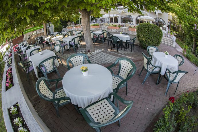 Imagen del bar/restaurante del Hotel Arteka. Foto 6