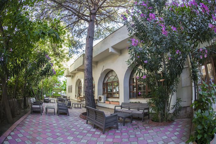 Imagen de los exteriores del Hotel Arteka. Foto 17