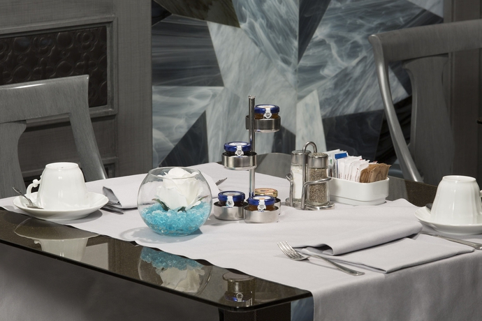 Imagen del bar/restaurante del Hotel Artemide. Foto 4