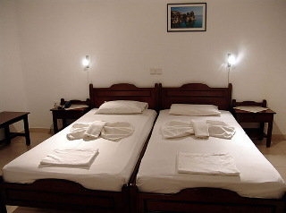 Imagen de la habitación del Hotel Artemis Bungalows. Foto 8