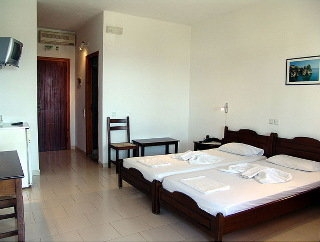 Imagen de la habitación del Hotel Artemis Bungalows. Foto 9