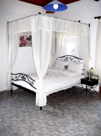 Imagen de la habitación del Hotel Artemis Bungalows, Skopelos. Foto 8