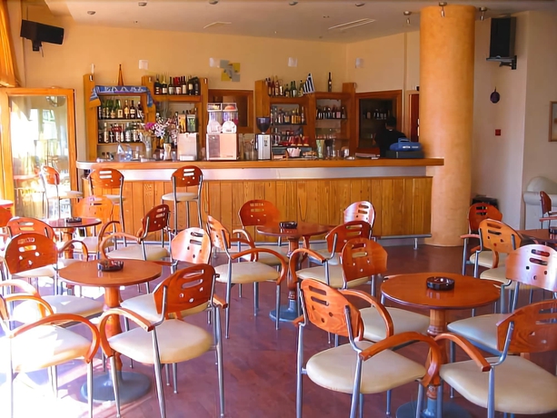 Imagen del bar/restaurante del Hotel Artemis, Er&eacute;tria. Foto 5