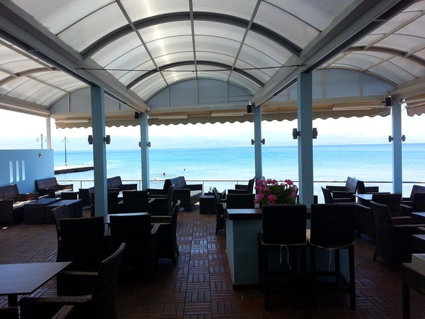 Imagen del bar/restaurante del Hotel Artemis, Er&eacute;tria. Foto 6