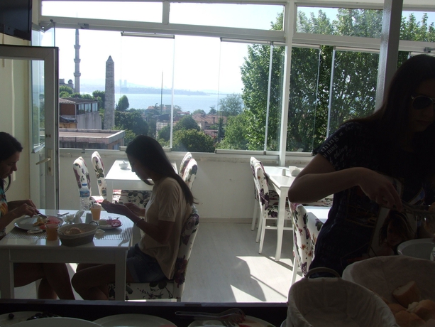 Imagen del bar/restaurante del Hotel Artemis Old City. Foto 10