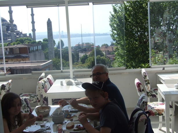 Imagen del bar/restaurante del Hotel Artemis Old City. Foto 11