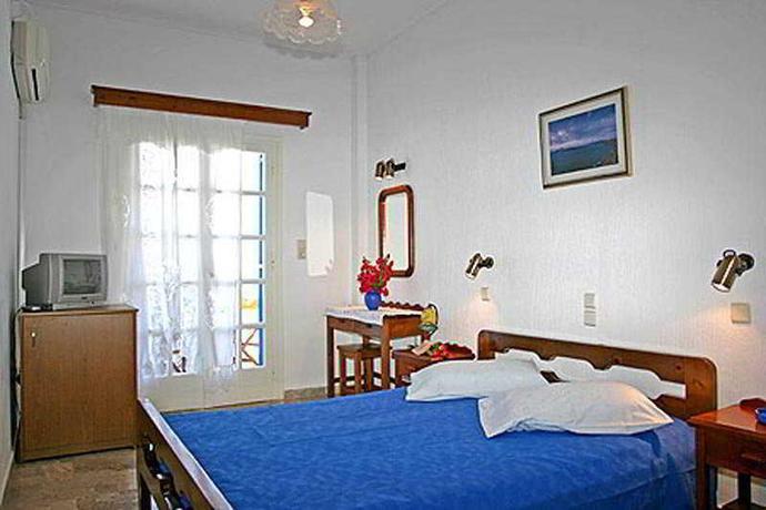 Imagen de la habitación del Hotel Artemis Santorini. Foto 6