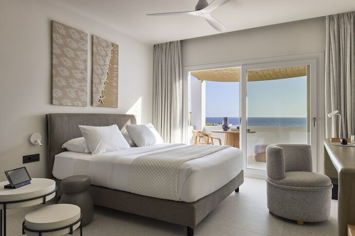 Imagen de la habitación del Hotel Artemis Seaside Resort. Foto 16