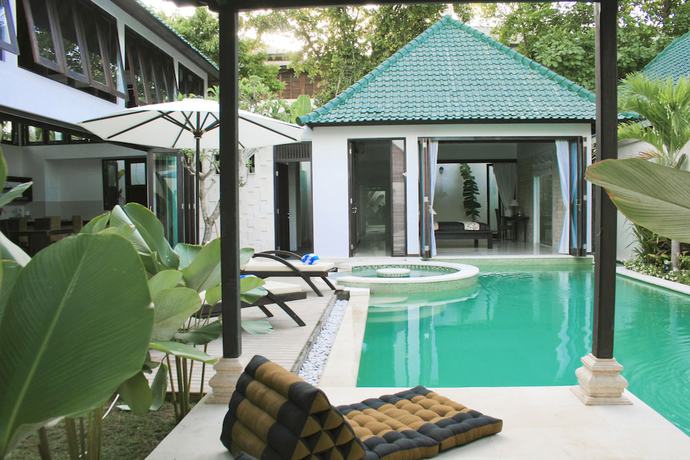 Imagen de la piscina del Hotel Artemis Villa and. Foto 20