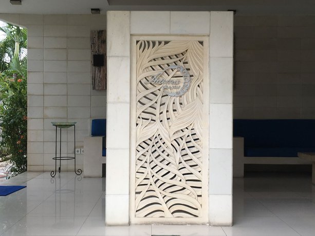 Imagen de los interiores del Hotel Artemis Villa and. Foto 14